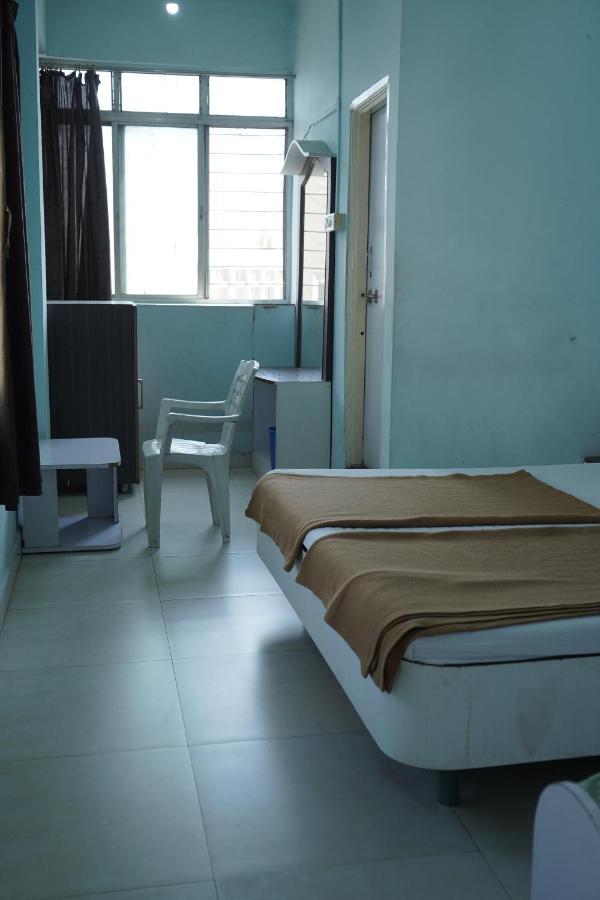 Hotel Rajesh โกลฮาปูร์ ภายนอก รูปภาพ