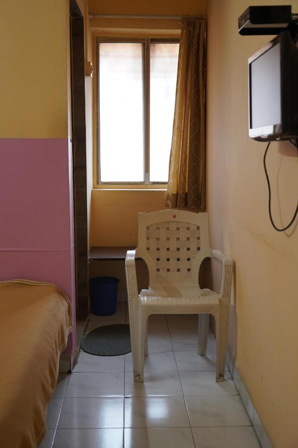 Hotel Rajesh โกลฮาปูร์ ภายนอก รูปภาพ