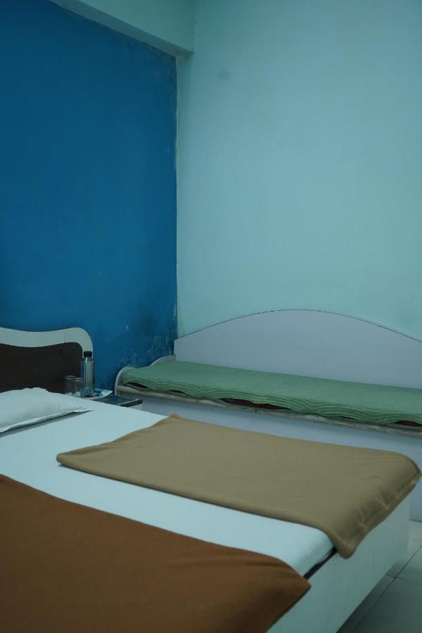Hotel Rajesh โกลฮาปูร์ ภายนอก รูปภาพ
